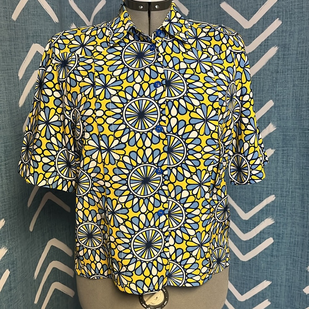 Vintage • Patterned Button-Up Shirt